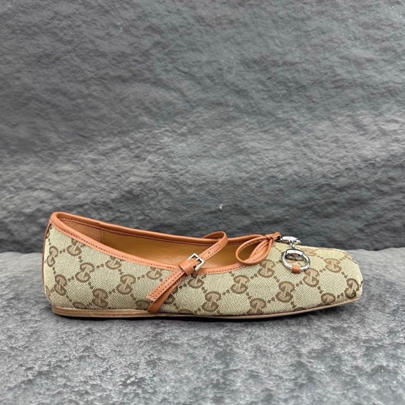 Gucci Women's Beige and Brown Flats - Picture 5 of 6